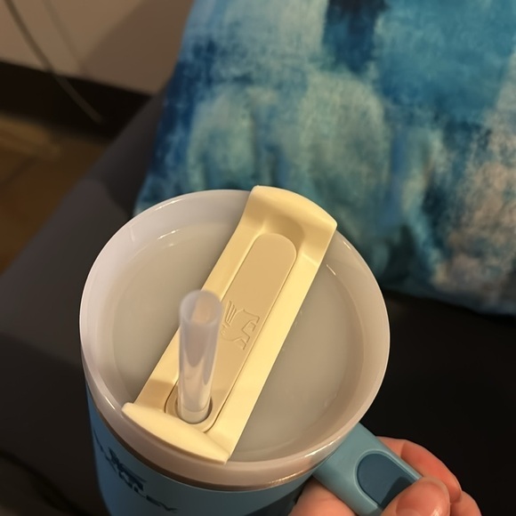 Stanley Quencher 40oz in Color Pool - Picture 4 of 9